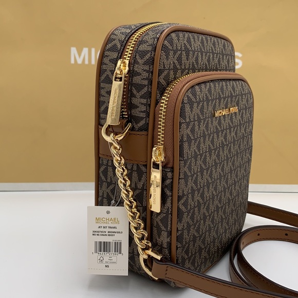 MICHAEL KORS
Jet Set Travel Medium Signature Logo Crossbody Bag
COLOR BR… - Picture 4 of 14